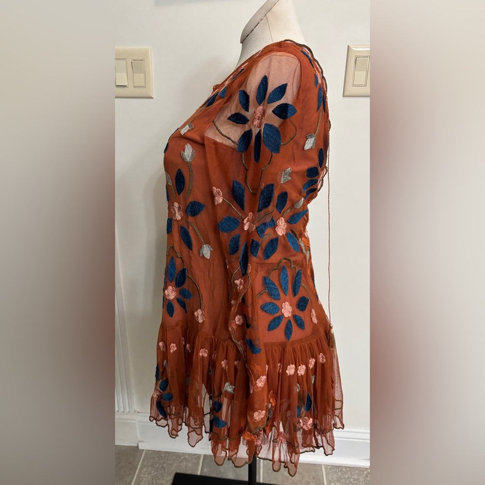 FREE PEOPLE HEARTS ARE WILD MINI EMBROIDERED DRESS RUST SMALL BOHO FESTIVAL - Picture 4 of 14